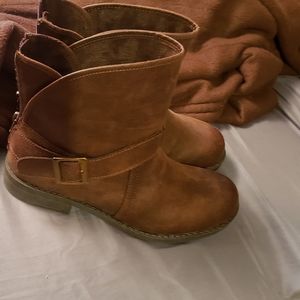 Boots size 7 NWOT